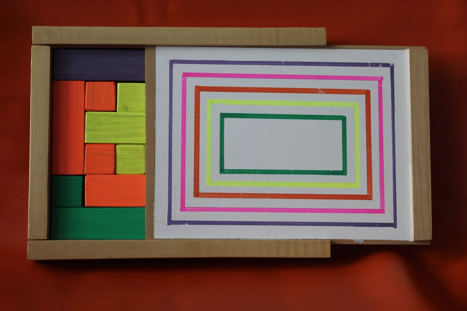 Casse-tête Onde pop : pièces peintes en couleurs fluo dans un cadre rectangulaire en bois clair — vue 11